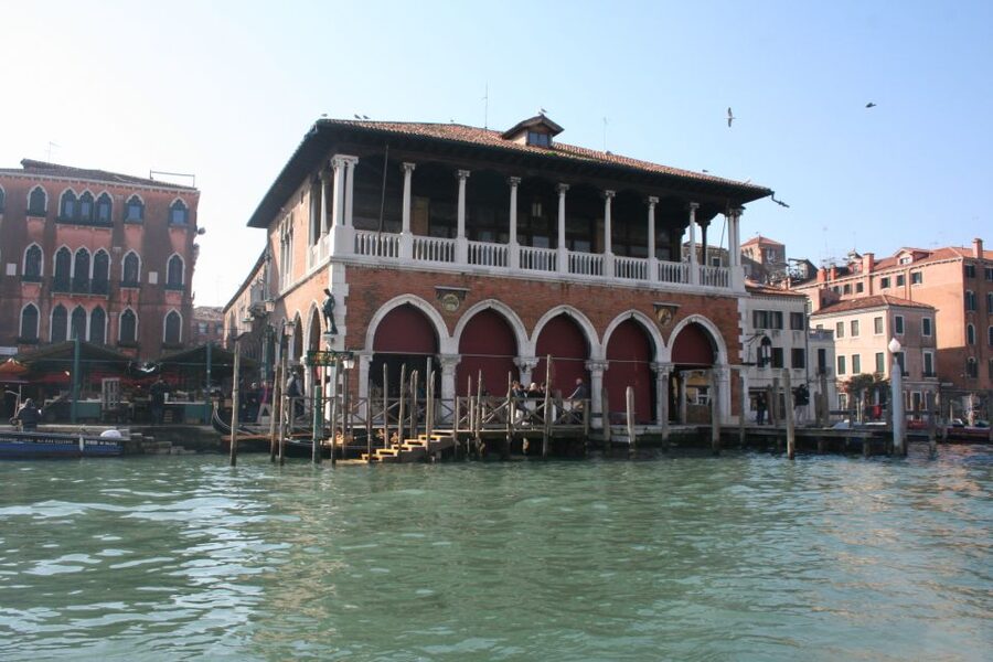 1-Hour Motor Boat Ride on Grand Canal - Should you book the Grand Canal motor boat ride?