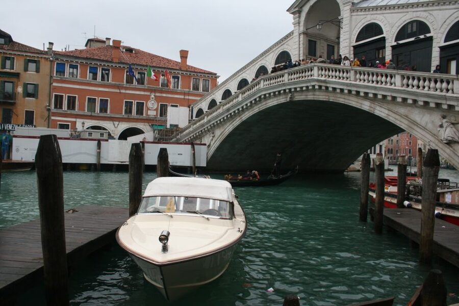 1-Hour Motor Boat Ride on Grand Canal - Returning to the Grand Canal