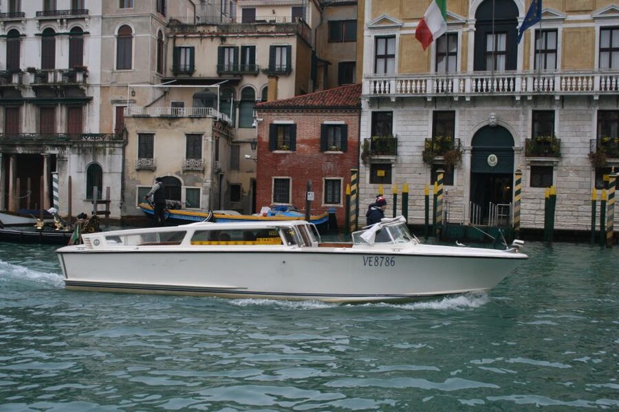 1-Hour Motor Boat Ride on Grand Canal - Weather, high water, and practical comfort