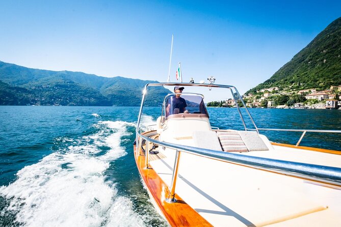 1H Private Cruise on a beautiful wooden speedboat on Lake Como - Moltrasio and the villa linked to Versace