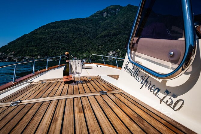 1H Private Cruise on a beautiful wooden speedboat on Lake Como - Torno, Blevio, and the return to Como