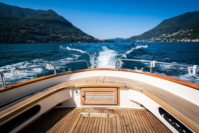 1H Private Cruise on a beautiful wooden speedboat on Lake Como - Life Electric gives the cruise a modern opening