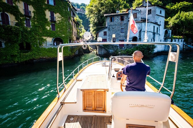 2H Private Cruise on a beautiful wooden speedboat on Lake Como - Villa Olmo, Cernobbio, and Moltrasio