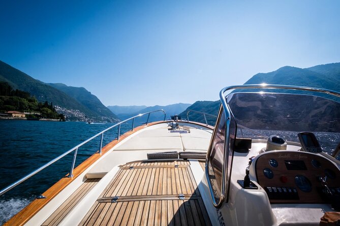 2H Private Cruise on a beautiful wooden speedboat on Lake Como - Laglio and the celebrity factor