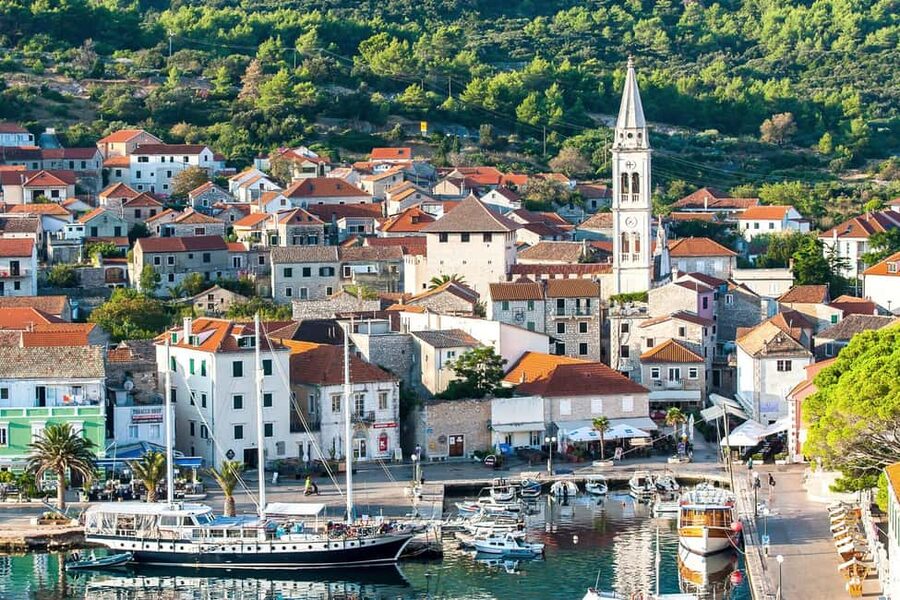 3 Islands Speedboat Tour: Golden Horn, Blue Lagoon & Jelsa - Jelsa adds a short Hvar town visit
