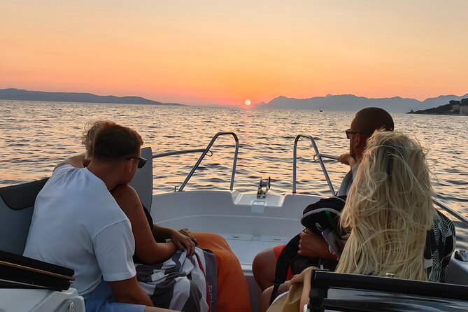 3 Islands Speedboat Tour: Golden Horn, Blue Lagoon & Jelsa Town - Who will enjoy this boat trip most?