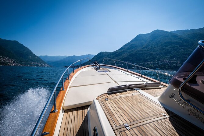 3H Private Cruise on a beautiful wooden speedboat on Lake Como - Ossuccio and two famous film locations