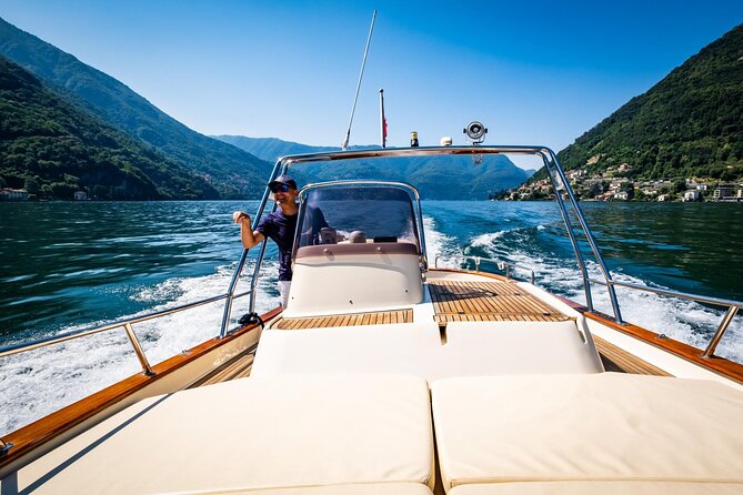 3H Private Cruise on a beautiful wooden speedboat on Lake Como - Villa Olmo, Cernobbio, and Moltrasio