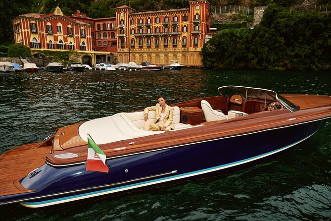 4 hours Boat Tour with luxury motorboat at Lake Como - The villa-lined opening route