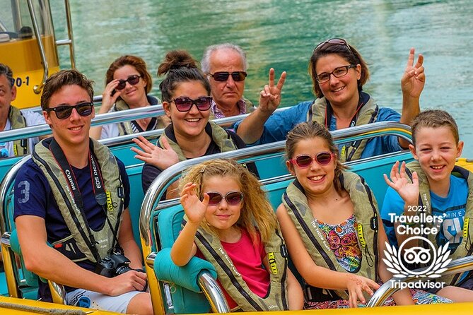 45-Minute Thrilling Speedboat Tour to Atlantis Hotel - The skipper and guide make the difference