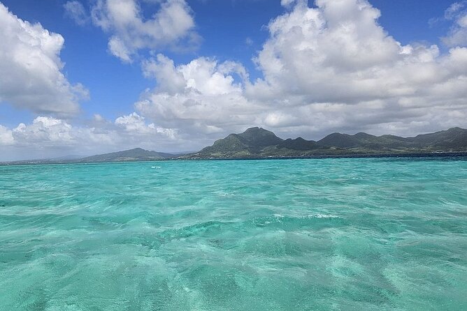 5 Islands Private Speedboat with Snorkeling Lunch and Drinks - Pointe d’Esny adds a shipwreck and a story