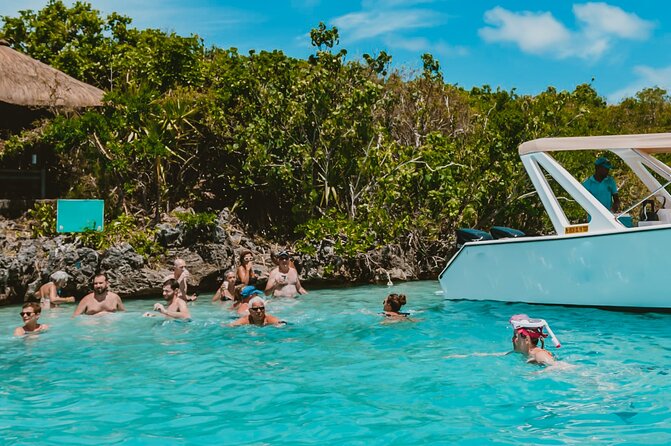 5 Islands Speedboat Cruise incl. Snorkeling in Blue Bay + Lunch at Ile aux Cerfs - Ile aux Cerfs gives you an easy start