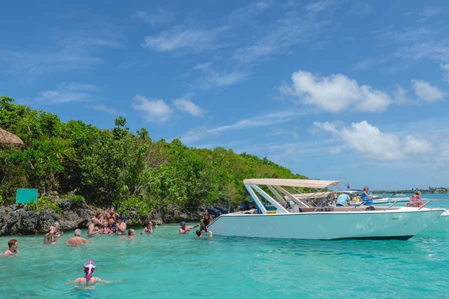 5 Islands Speedboat Cruise, Snorkeling + Lunch & Open Bar - Speedboat travel from Trou d’Eau Douce