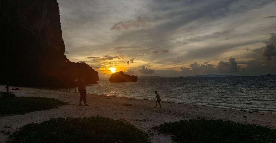 7 Island Sunset by Speed Boat - Chicken Island’s Rooster-Shaped Rock