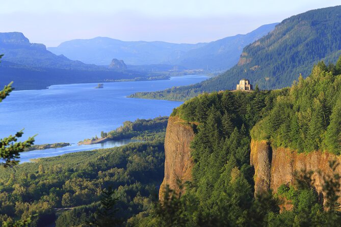 7 Wonders of the Gorge 3.5-hour Jetboat Cruise - Moving into the Columbia River Gorge