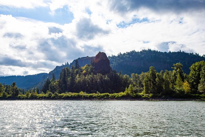 7 Wonders of the Gorge 3.5-hour Jetboat Cruise - Cape Horn, Multnomah Falls, and Beacon Rock