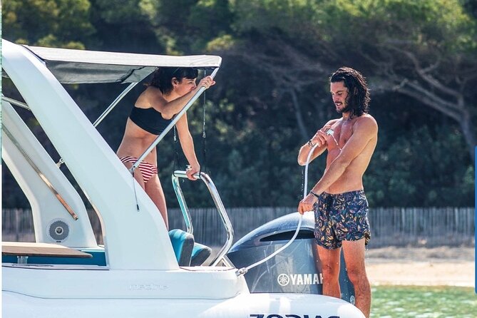 8h rental of Zodiac Medline 7.5 boat in Ibiza - Comfort on board: shade, sun, and easy swimming