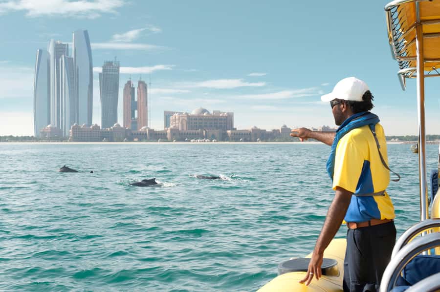 Abu Dhabi: 60-Minute Corniche Speed Boat Sightseeing Tour - Qasr Al Watan from the sea