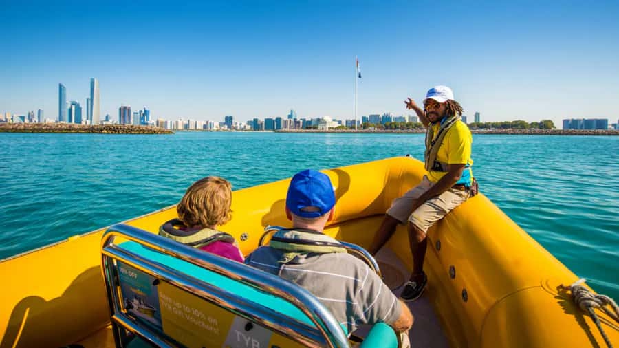 Abu Dhabi: Guided Speedboat Sightseeing Tour - At a glance