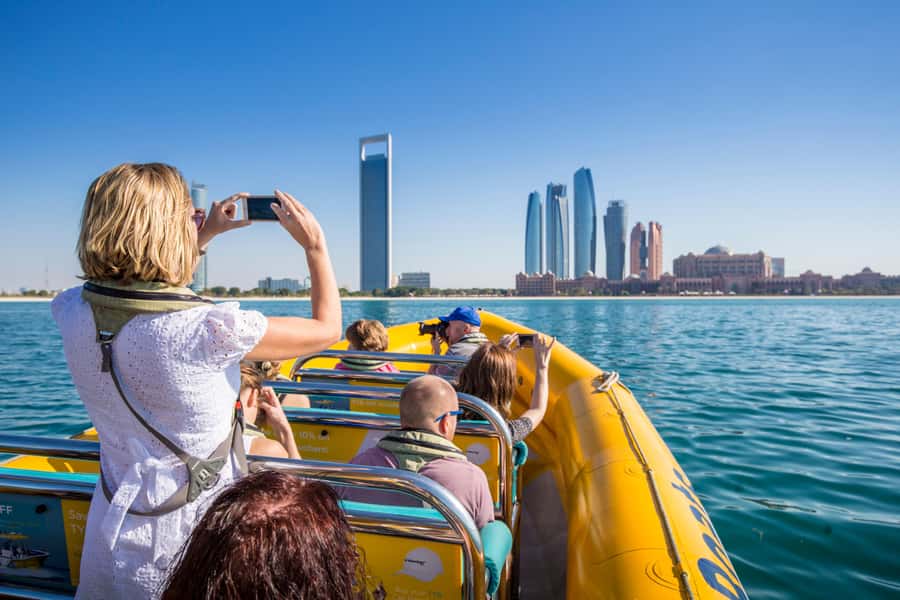 Abu Dhabi: Guided Speedboat Sightseeing Tour - Emirates Palace Marina and the central city route
