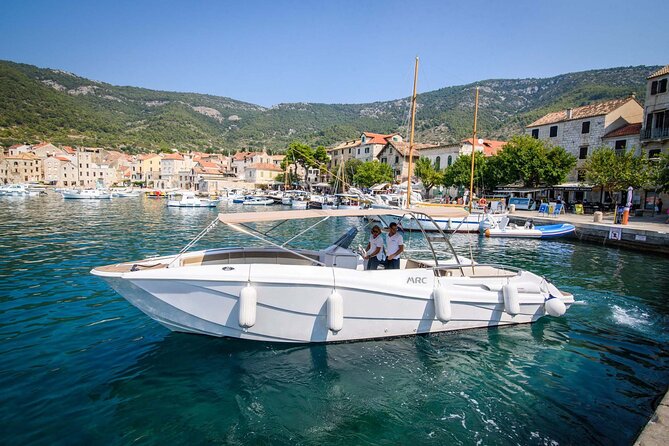 Airport Split speedboat transfer to Hvar town (Water taxi transfer) - From Split Airport arrivals to the port