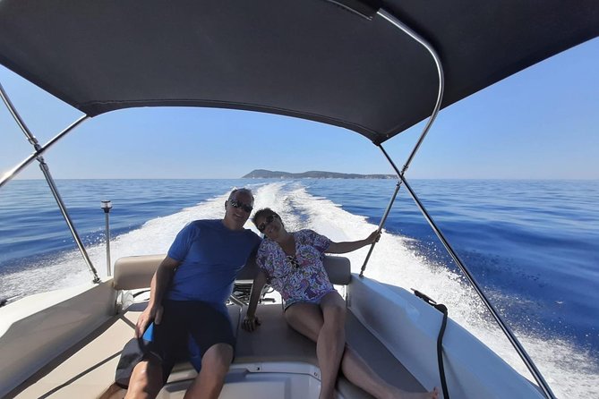 Airport Split speedboat transfer to Hvar town (Water taxi transfer) - Why the private format matters