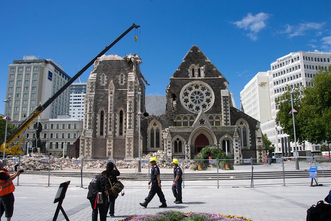 Akaroa Shore Excursion: Christchurch City Tour and Jet Boating - Timing, groups, and cruise-ship safety