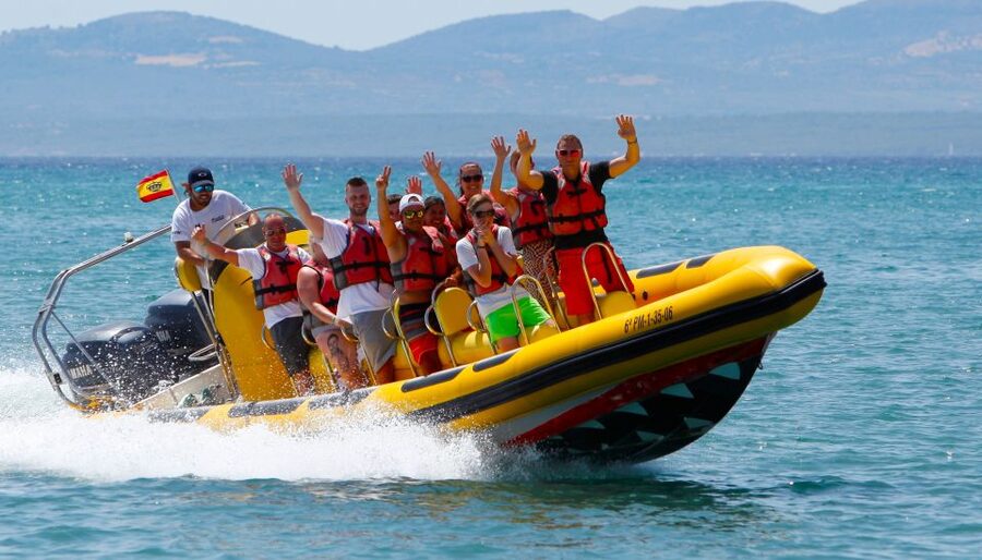 Alcudia: Speedboat Tour of Northern Mallorca & Hotel Pickup - The first run across Alcúdia Bay