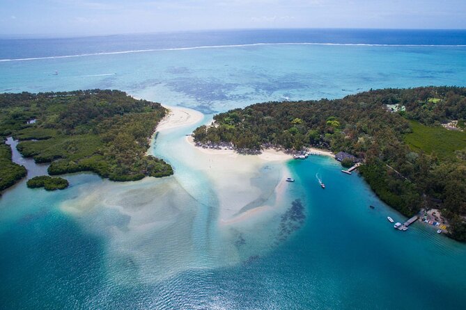 All inclusive SPEEDBOAT FULL DAY to ILE AUX CERF & GRSE WATERFALL - The speedboat promise and the weather rule