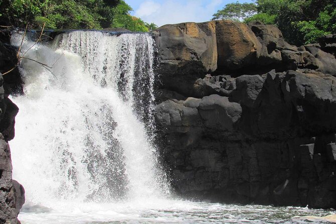 All inclusive SPEEDBOAT FULL DAY to ILE AUX CERF & GRSE WATERFALL - What lunch and drinks are really like
