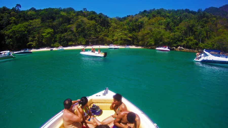 Angra dos Reis: Super Lagoa Azul Speedboat Tour - Stop two: Lagoa Azul, the natural aquarium