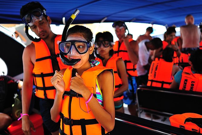 Angthong National Marine Park Trip By Speedboat From Koh Samui - Kayaking around Ko Mae Ko