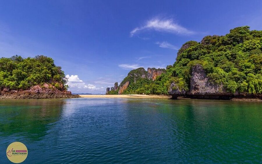 Ao Nang: Hong Islands Tour by Speedboat or Longtail Boat - Choosing between the speedboat and longtail boat