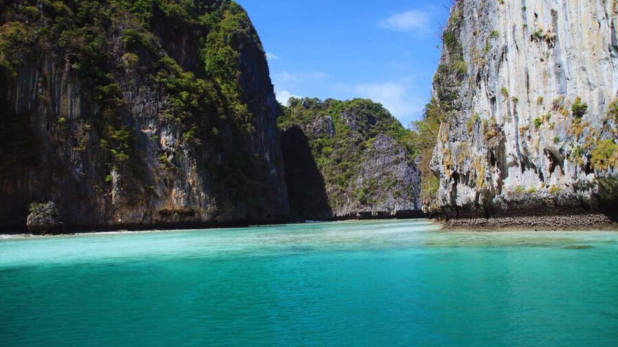 Ao Nang: Phi Phi Islands Speedboat or Catamaran Tour One day - Maya Bay brings the biggest crowds