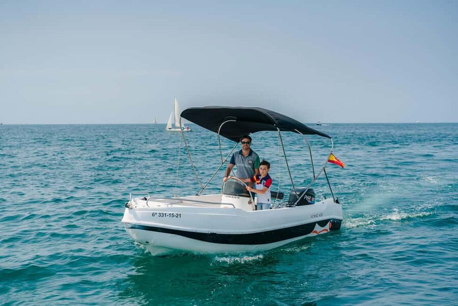 Benalmadena: 6-Seater Speedboat license-free Boat Rental - Who will enjoy this private boat outing