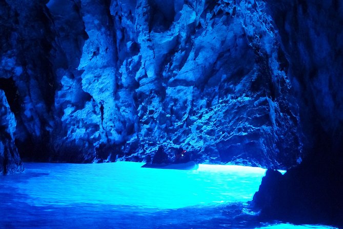 Blue cave and Hvar - 5 Islands speedboat tour from Split - A fast start from Split at 7:30 a.m.