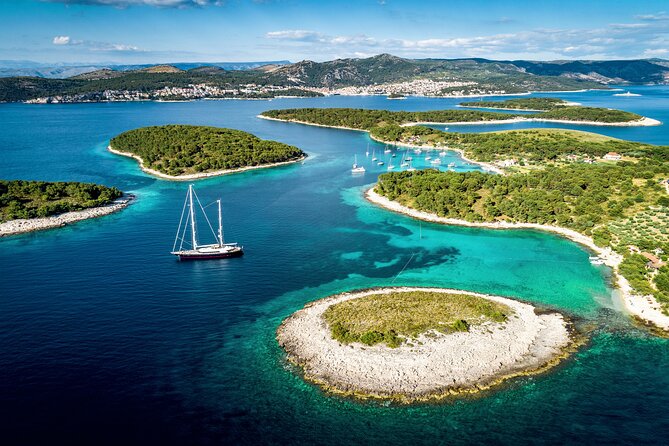 Blue Cave, Hvar, Vis and Pakleni Islands Group Speedboat Tour - Boat Comfort, Crew, and Day-to-Day Practicalities