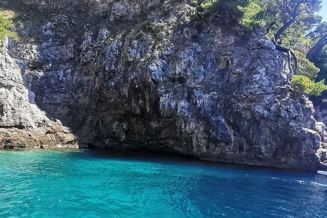 Blue & Green Cave,Sunj beach Small Group Tour with Speedboat - Why the Blue Cave stop is the star