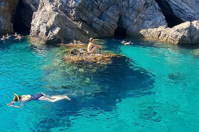 Blue & Green cave,Šunj beach - with drinks small group speedboat - What the four-hour timing really gives you