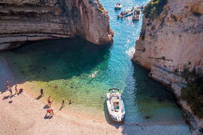 Blue Lagoon and 3 Islands Half Day Tour by Speed Boat - Trogir - What the speedboat format adds