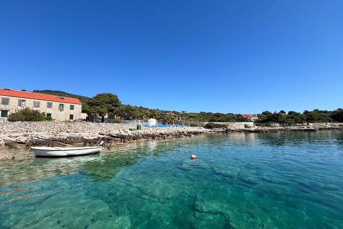 Blue Lagoon and 3 Islands Speedboat Tour from Trogir - What the small speedboat format changes