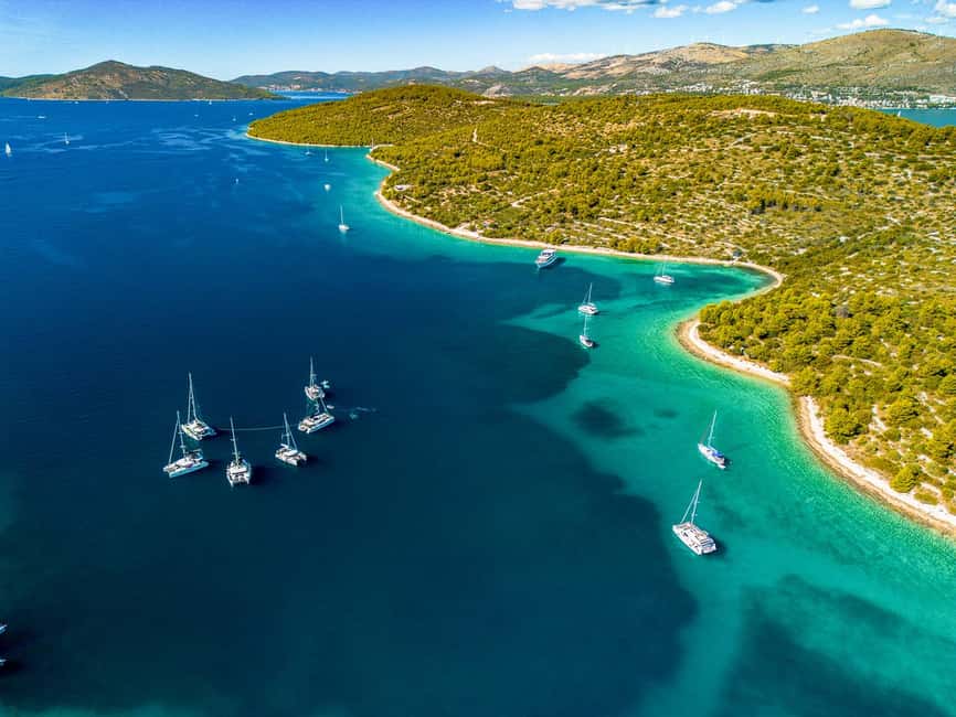 Blue Lagoon & Šolta Small-Group Boat Tour from Split - The crew style and what kind of guiding to expect