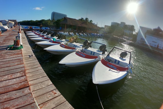 Breathtaking experience driving a speedboat in Cancun with Snorkeling included - A speedboat trip with a real turn at the wheel