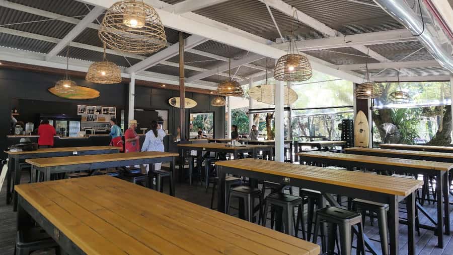 Brisbane: Island Pub Crawl with Lunch and High-Speed Boat - Lunch at Jamie Vogler’s Amity Tavern