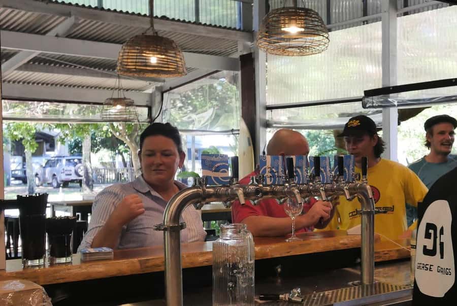 Brisbane: Island Pub Crawl with Lunch and High-Speed Boat - Moreton Island beach time and swimming