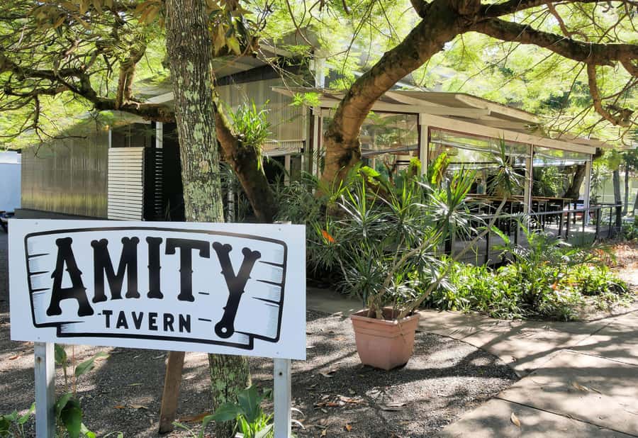 Brisbane: Island Pub Crawl with Lunch and High-Speed Boat - North Stradbroke Island and the Gutter Bar