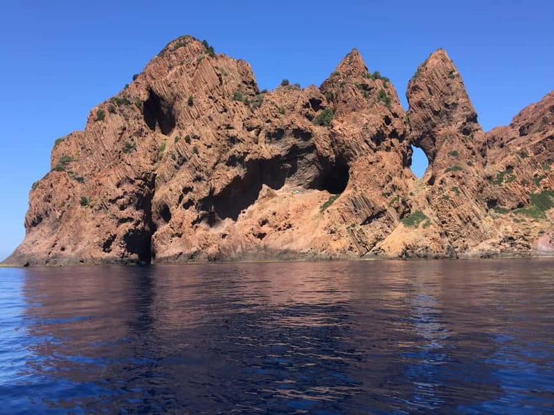 Calvi: Guided speedboat tour to Scandola and Girolata - Seeing Scandola from close range