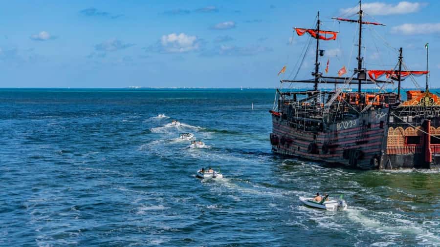 Cancún: Jungle Tour and Speed Boat Tour Adventure - The safety briefing and boat assignment