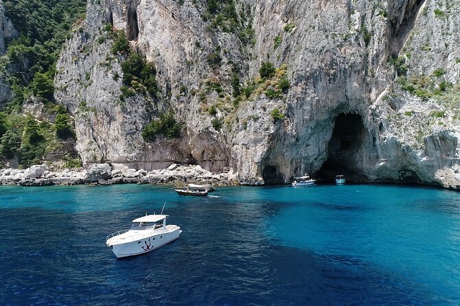 Capri Boat Tour from Sorrento - Speedboat 37ft - What the service feels like on board