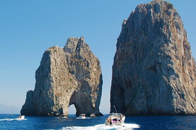 Capri Island in Private Luxury 40 feet Speedboat from Naples - Seeing Capri from the sea